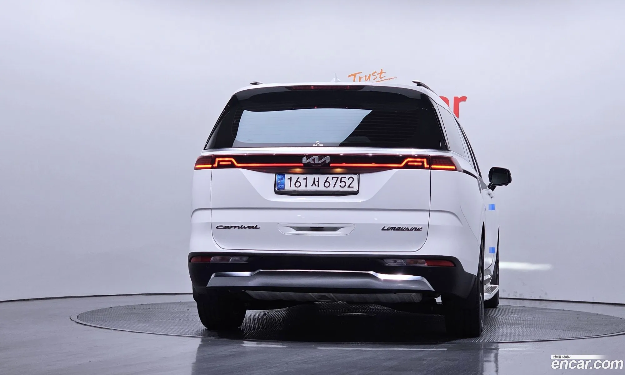 Kia Carnival 2021 KNANC81BBMS060261 — 10