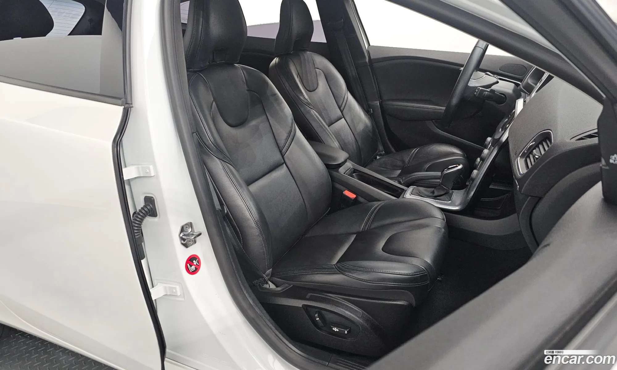 Volvo V40 2016 YV1MV79K0H2379218 — 19