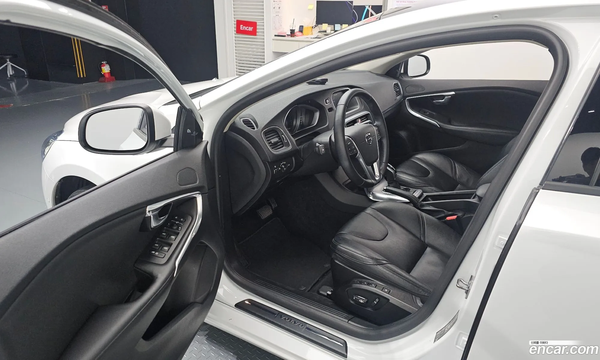 Volvo V40 2016 YV1MV79K0H2379218 — 15