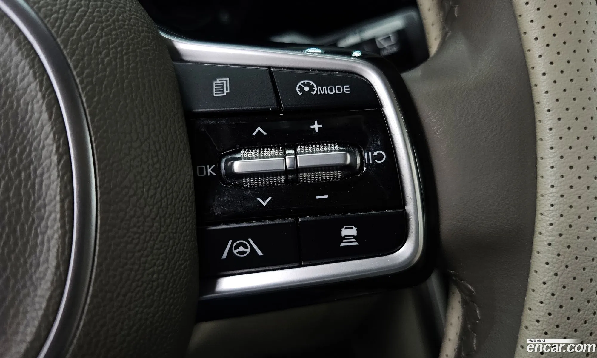 Kia Carnival 2020 KNANC81BBMS029426 — 4