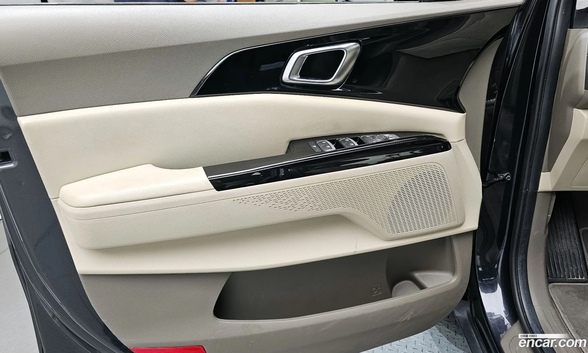 Kia Carnival 2020 KNANC81BBMS029426 — 10