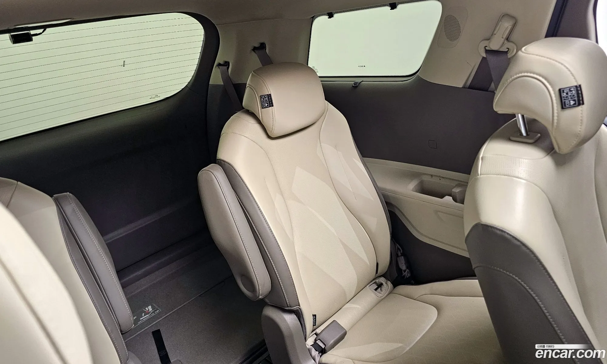 Kia Carnival 2020 KNANC81BBMS029426 — 33