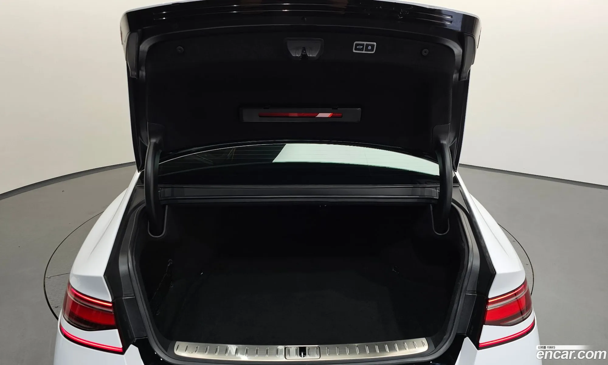 Genesis G90 2022 KMTFA41DDNU010952 — 18