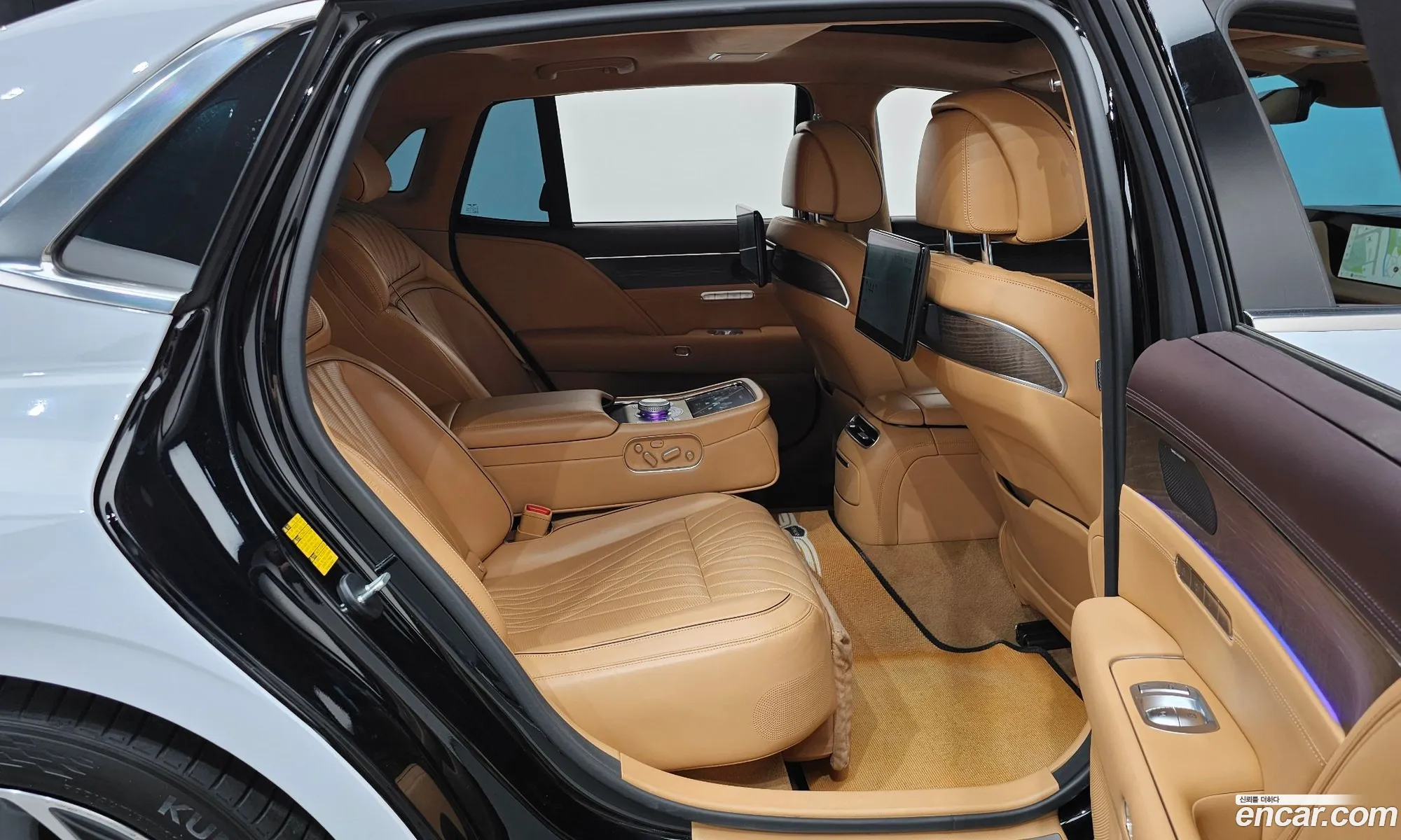 Genesis G90 2022 KMTFA41DDNU010952 — 9