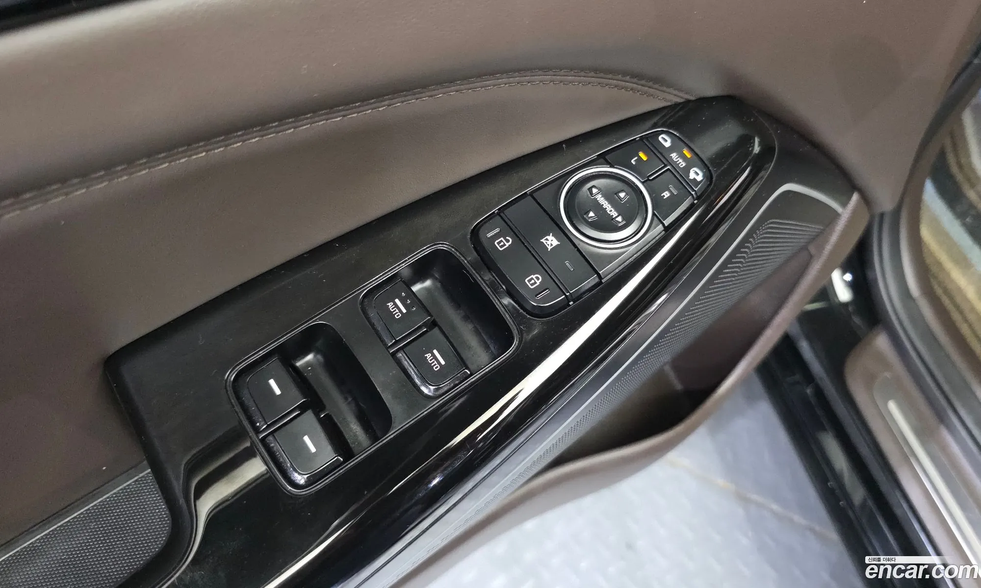 Kia K7 2016 KNALB415BGA050993 — 17