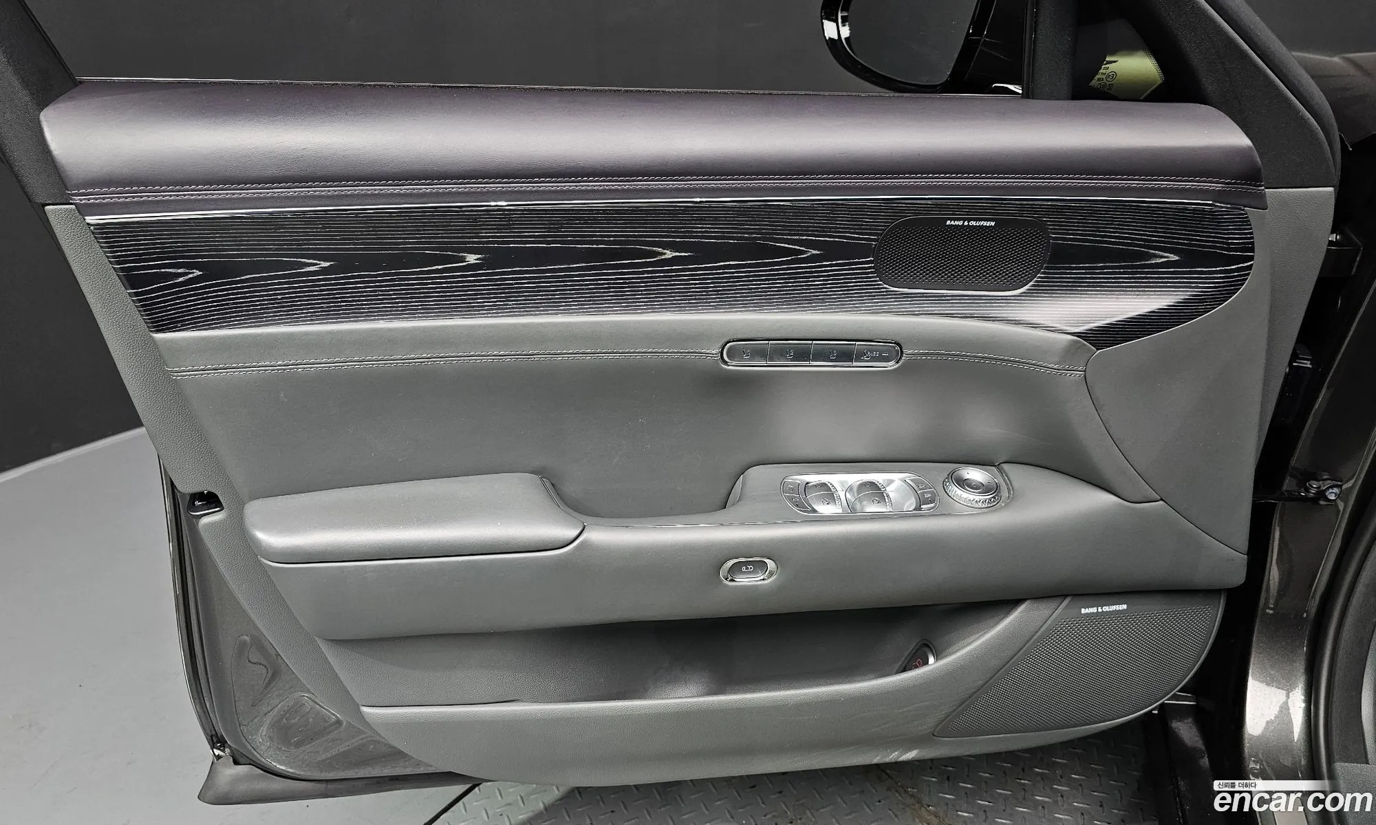 Genesis G90 2022 KMTFA41DBNU001588 — 17