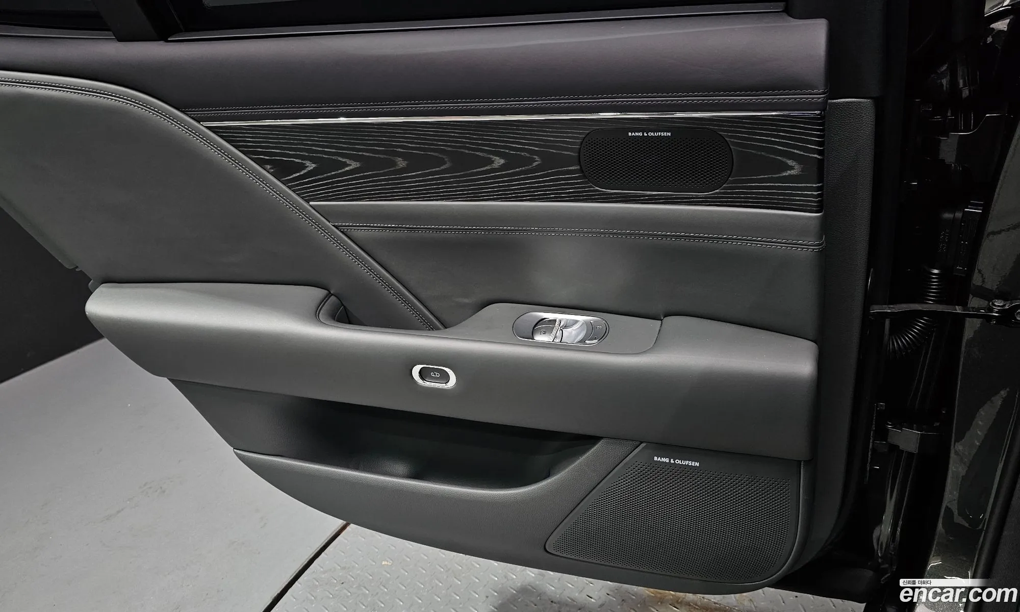 Genesis G90 2022 KMTFA41DBNU001588 — 10
