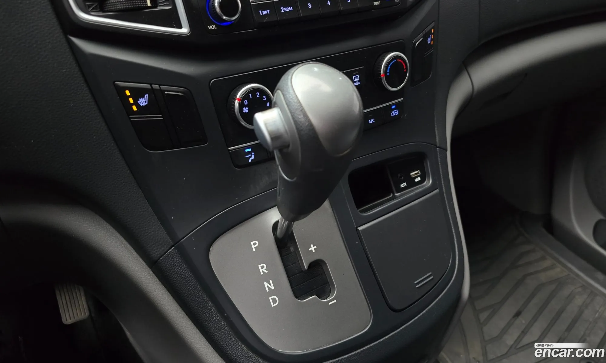 Hyundai Grand Starex 2017 — 19