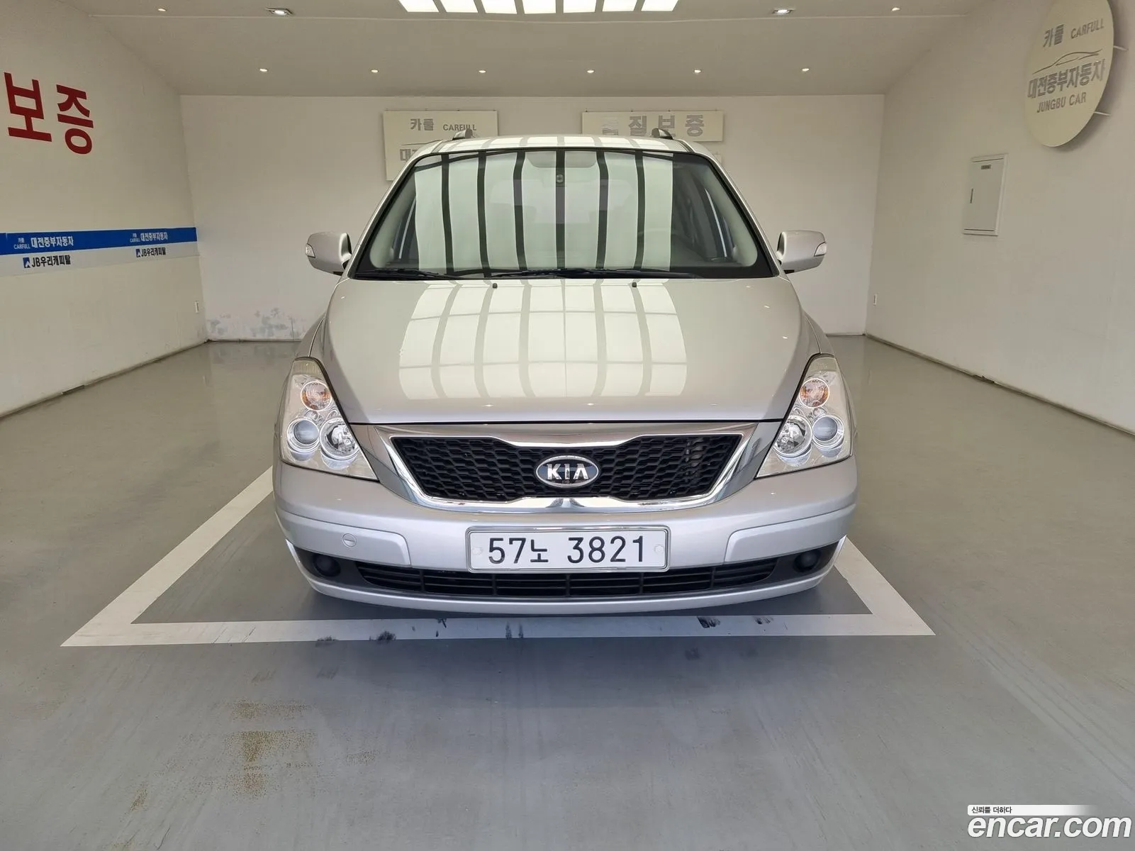 Kia Carnival R 2011 — 11