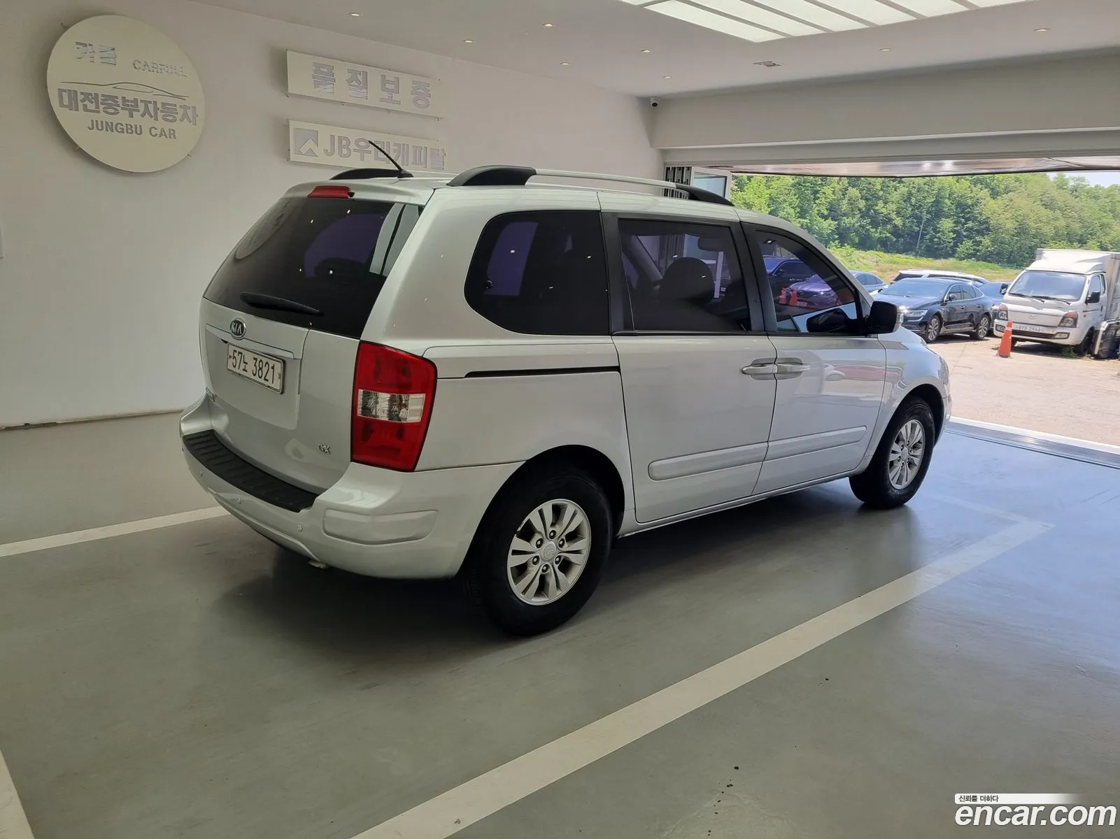 Kia Carnival R 2011 — 4