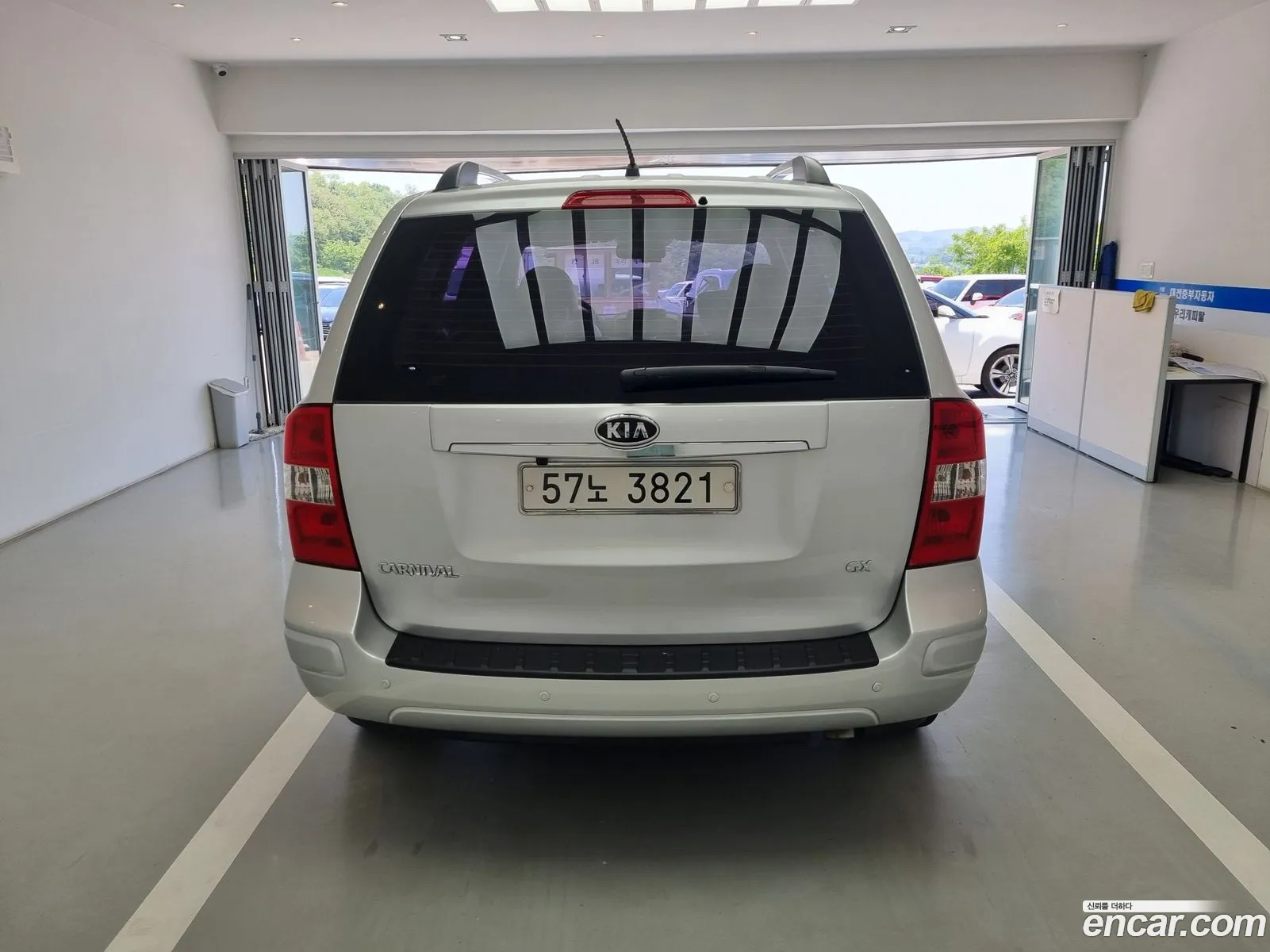 Kia Carnival R 2011 — 2
