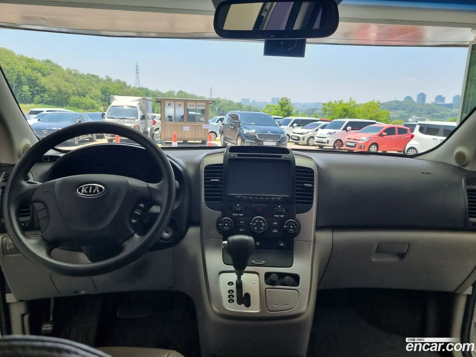 Kia Carnival R 2011 — 12