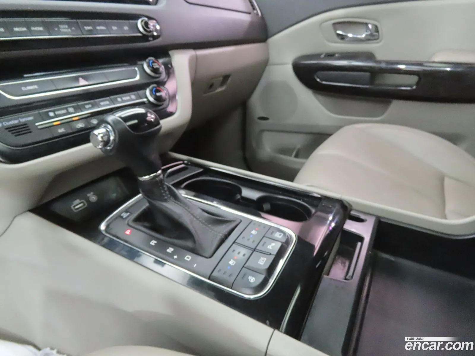 Kia Carnival 2016 — 9