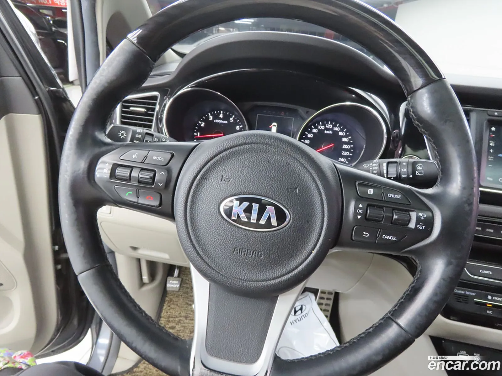 Kia Carnival 2016 — 6