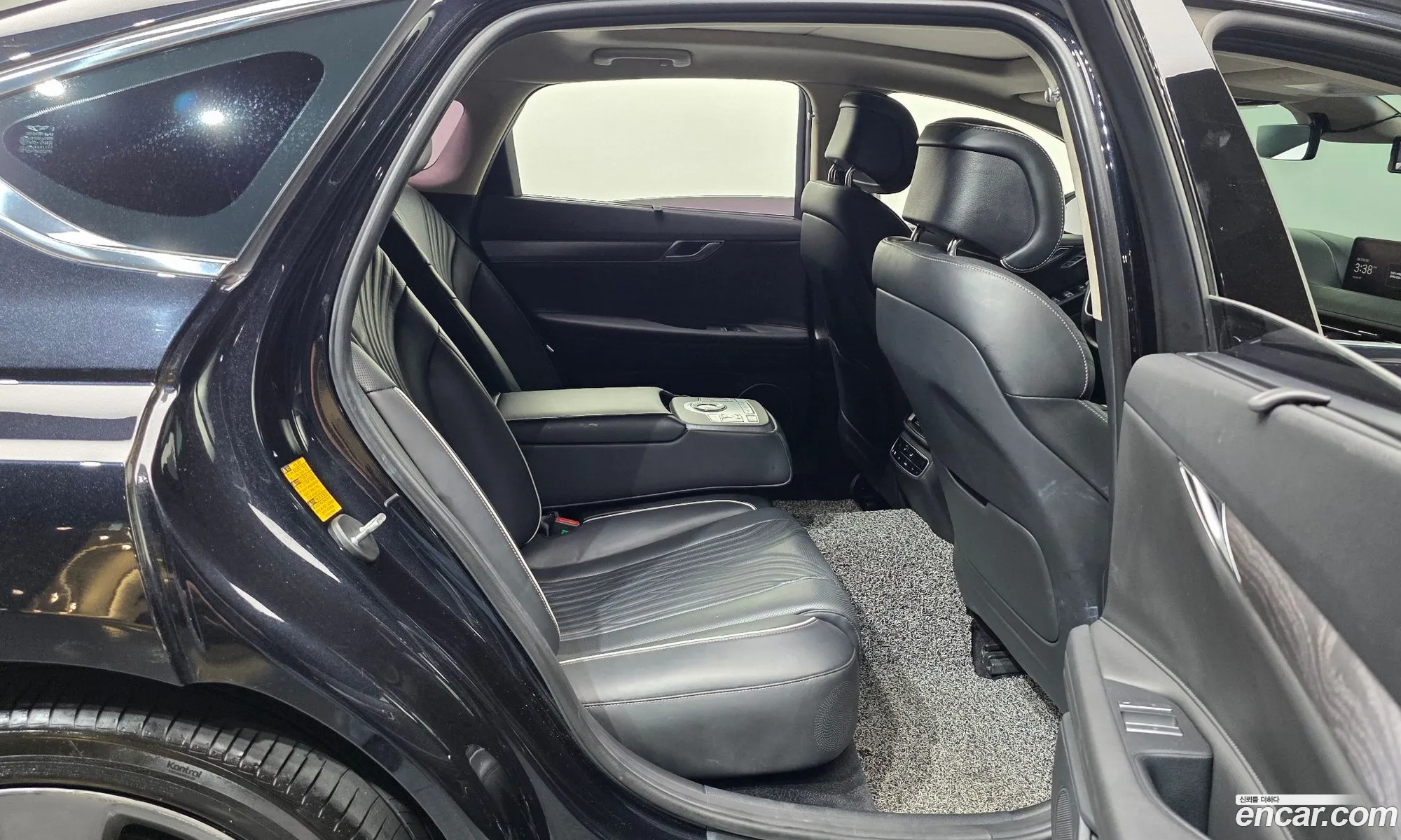 Genesis G80 2020 KMTGB41CBMU017923 — 36