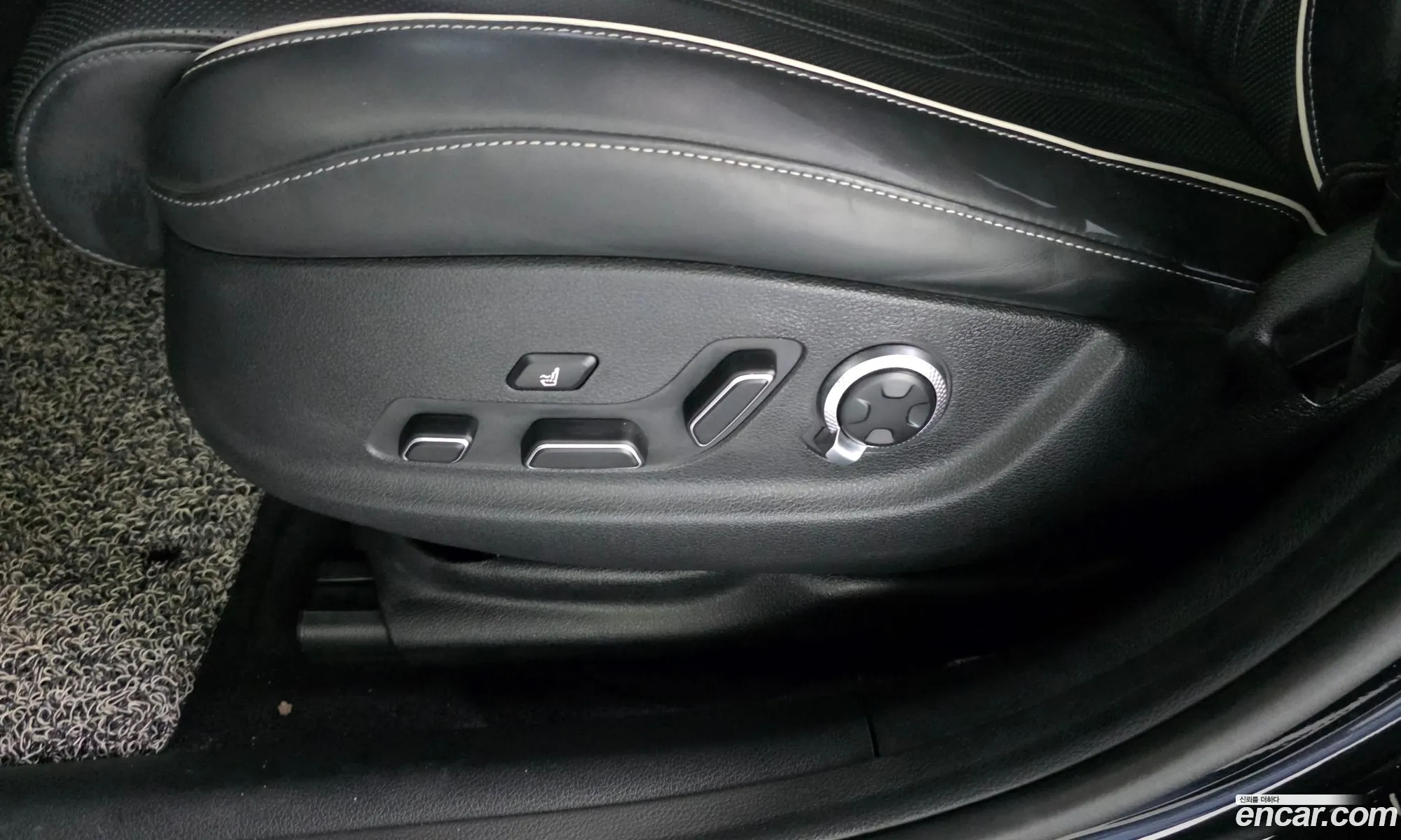 Genesis G80 2020 KMTGB41CBMU017923 — 32