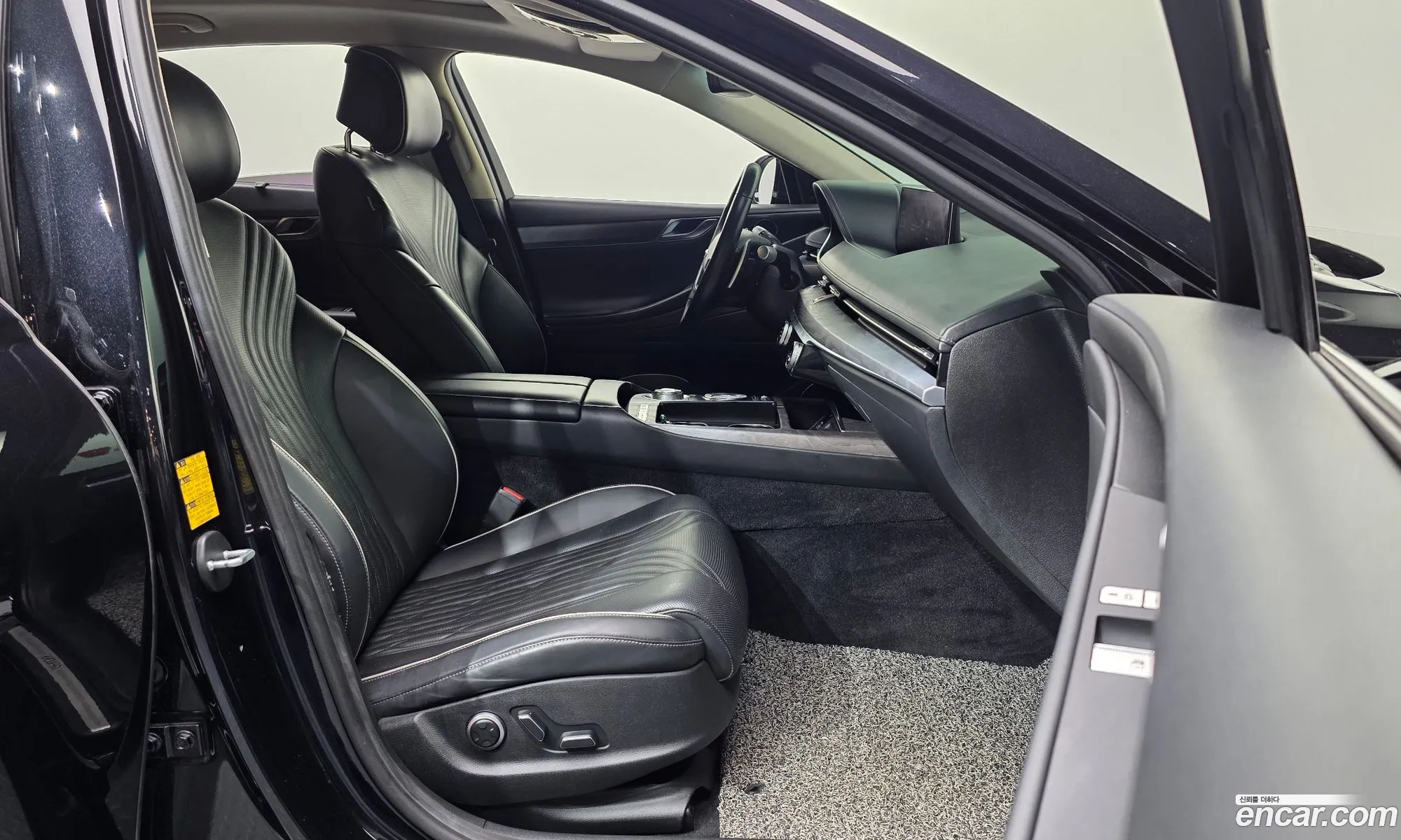 Genesis G80 2020 KMTGB41CBMU017923 — 8
