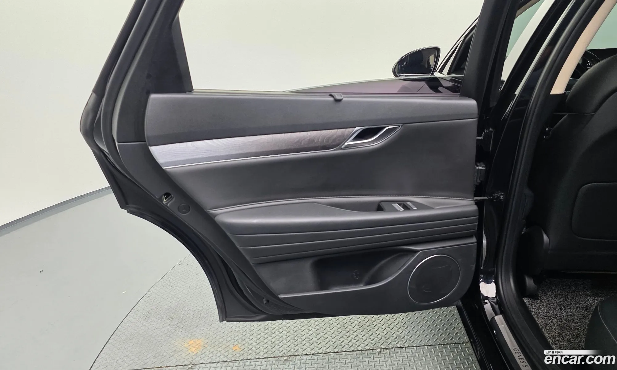 Genesis G80 2020 KMTGB41CBMU017923 — 12