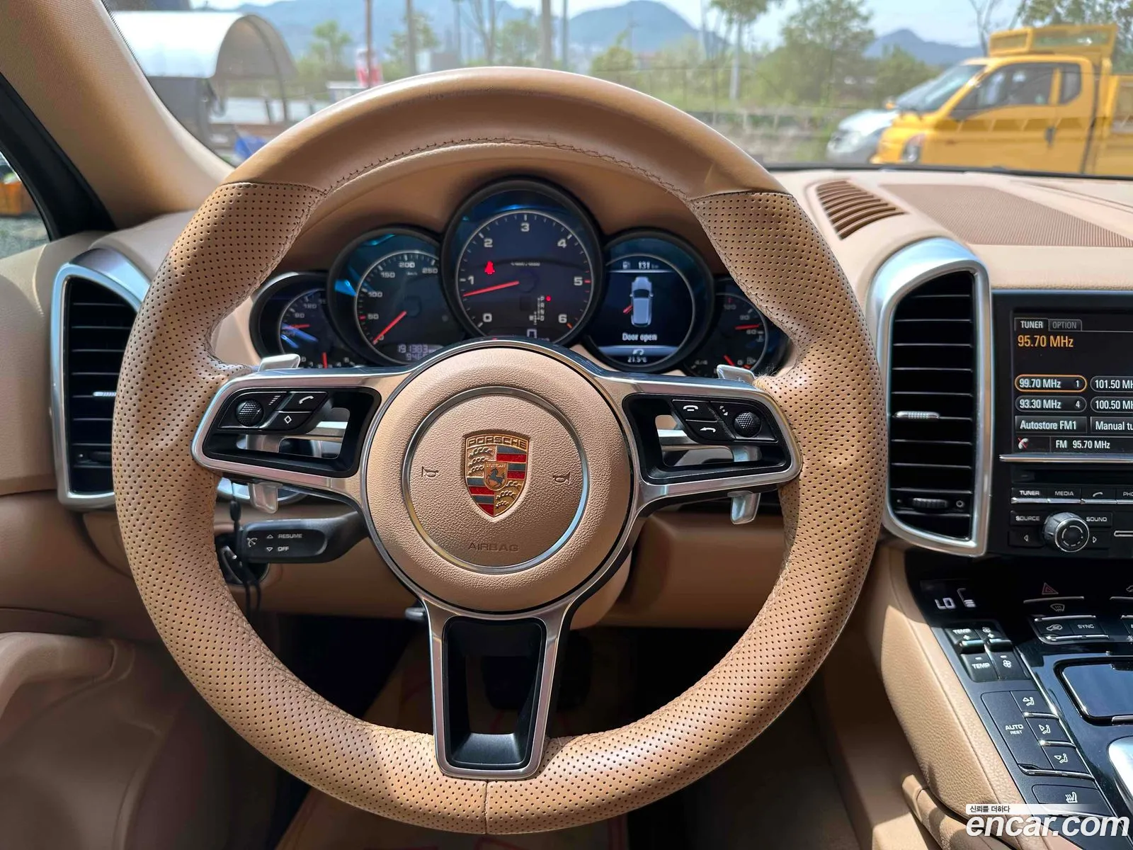 Porsche Cayenne 2015 — 11