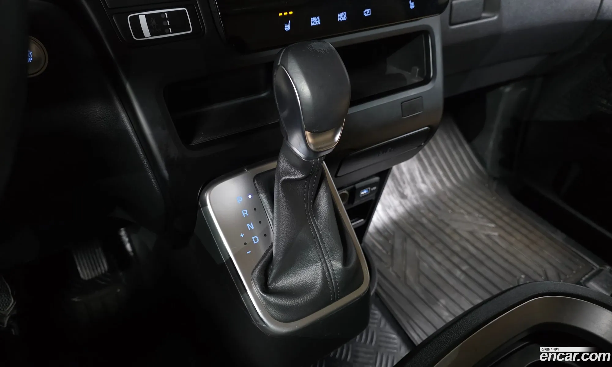 Hyundai Staria 2022 — 17