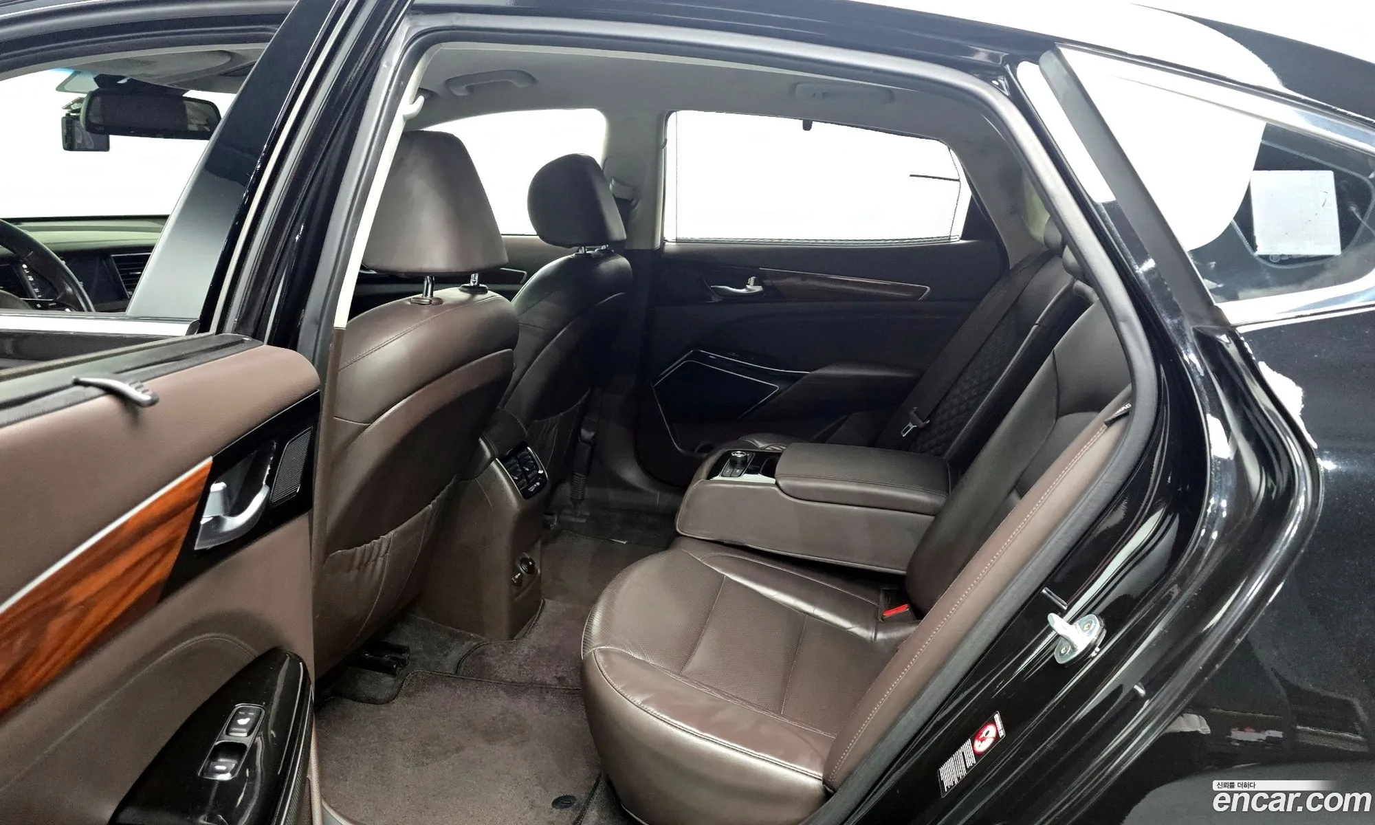 Kia K7 2017 KNALC411BHA085990 — 12
