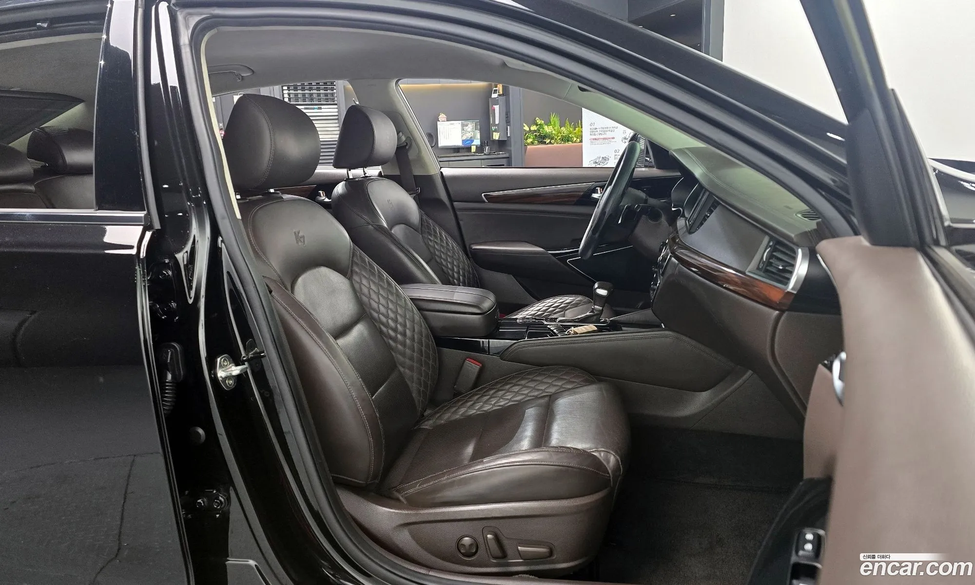 Kia K7 2017 KNALC411BHA085990 — 9