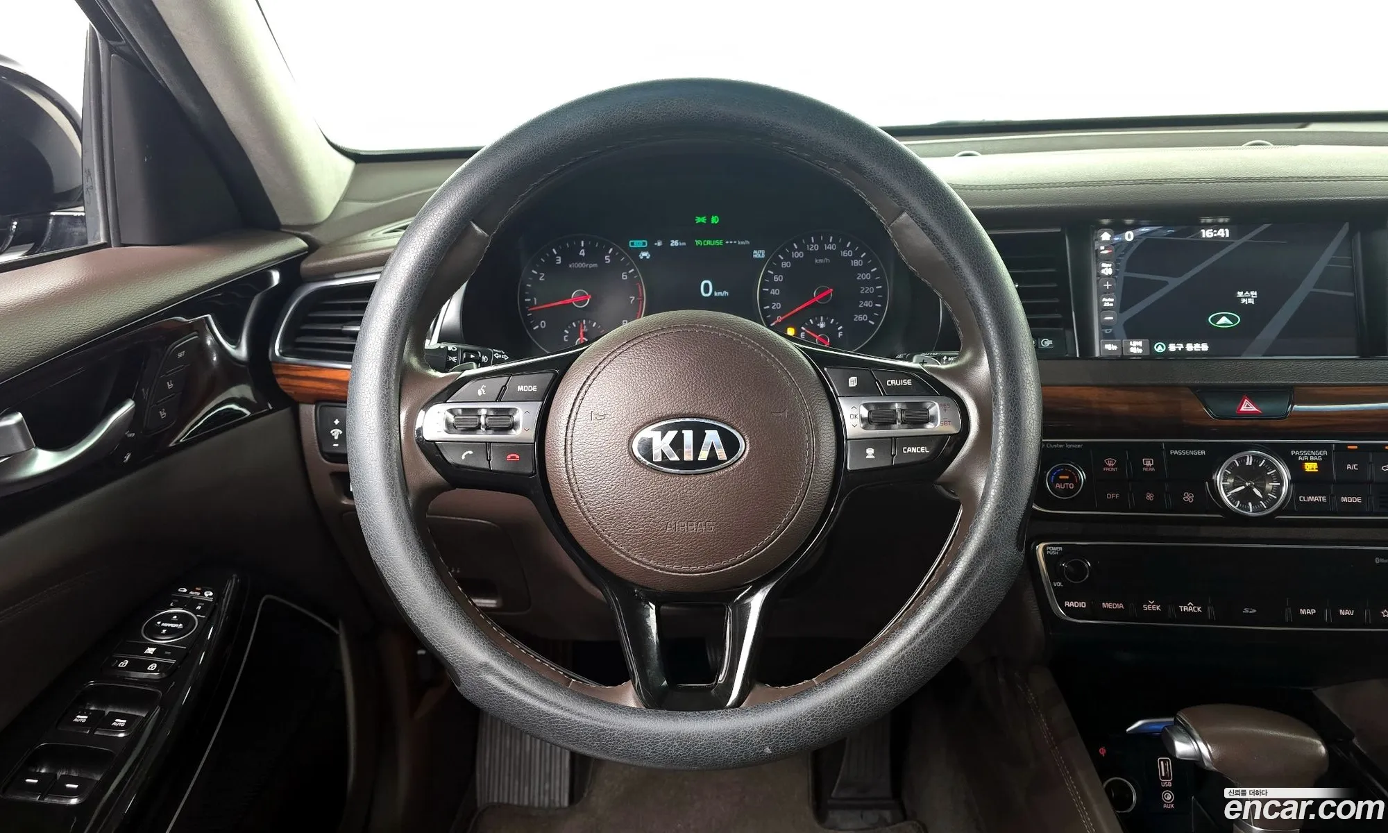 Kia K7 2017 KNALC411BHA085990 — 10