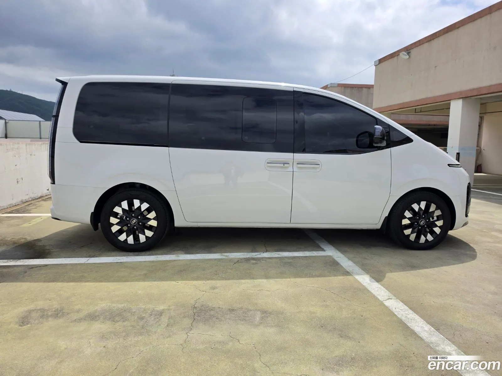 Hyundai Staria 2025 — 5