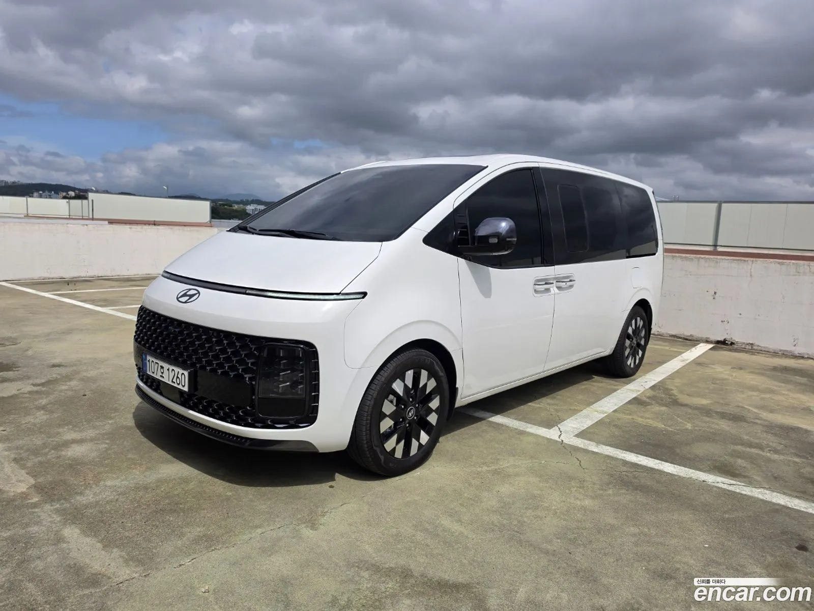 Hyundai Staria 2025 — 3