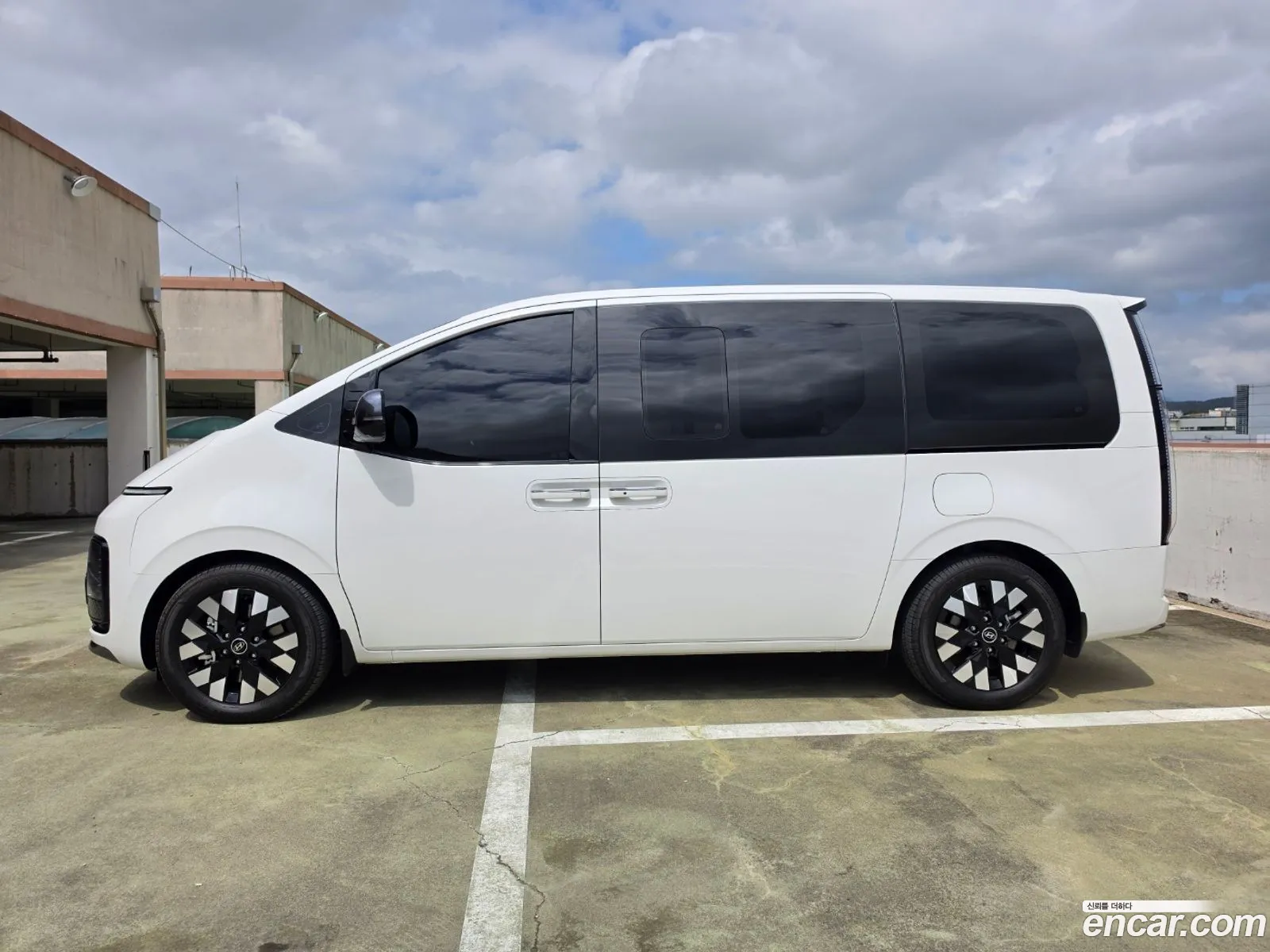 Hyundai Staria 2025 — 14