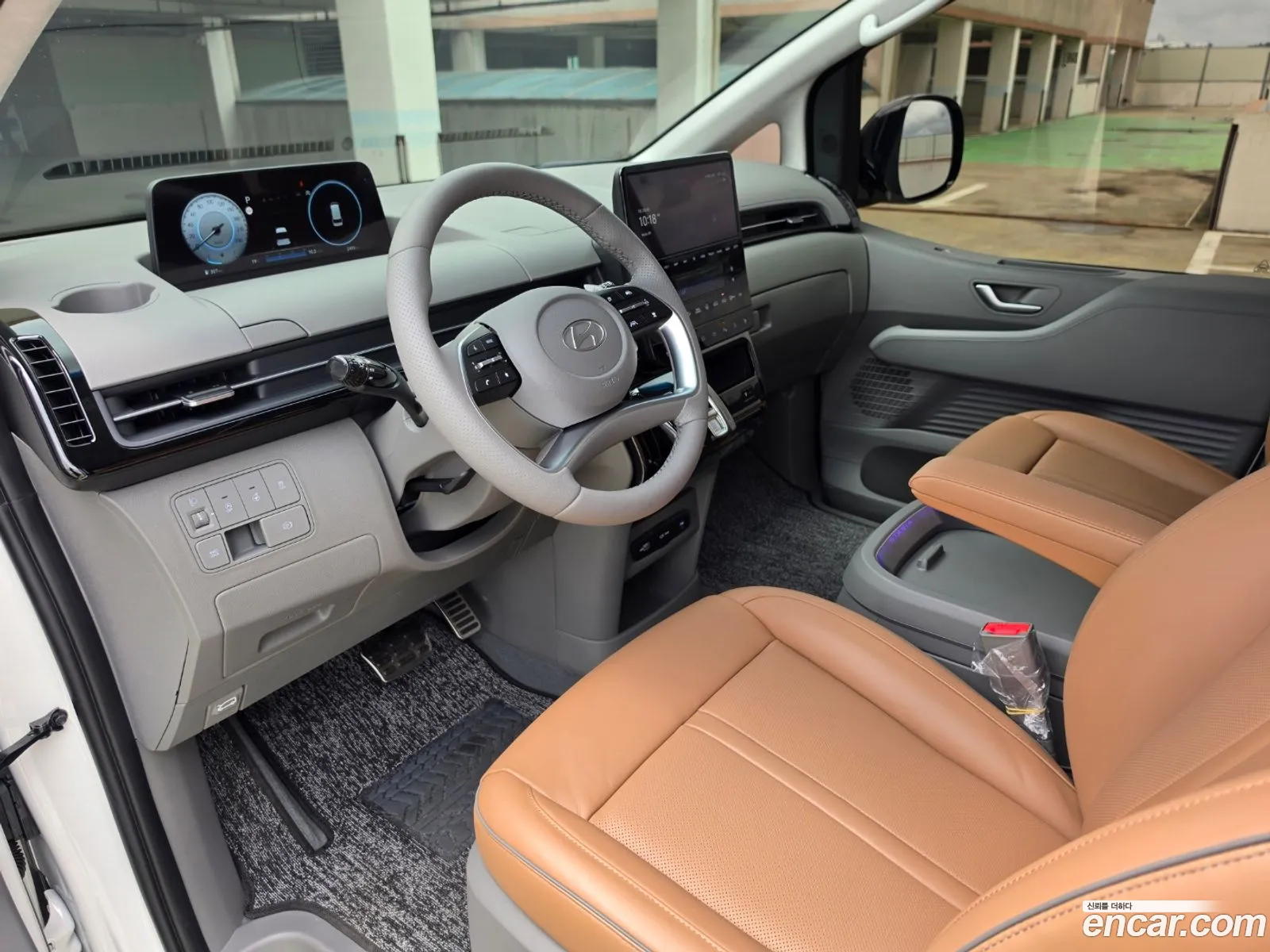 Hyundai Staria 2025 — 16