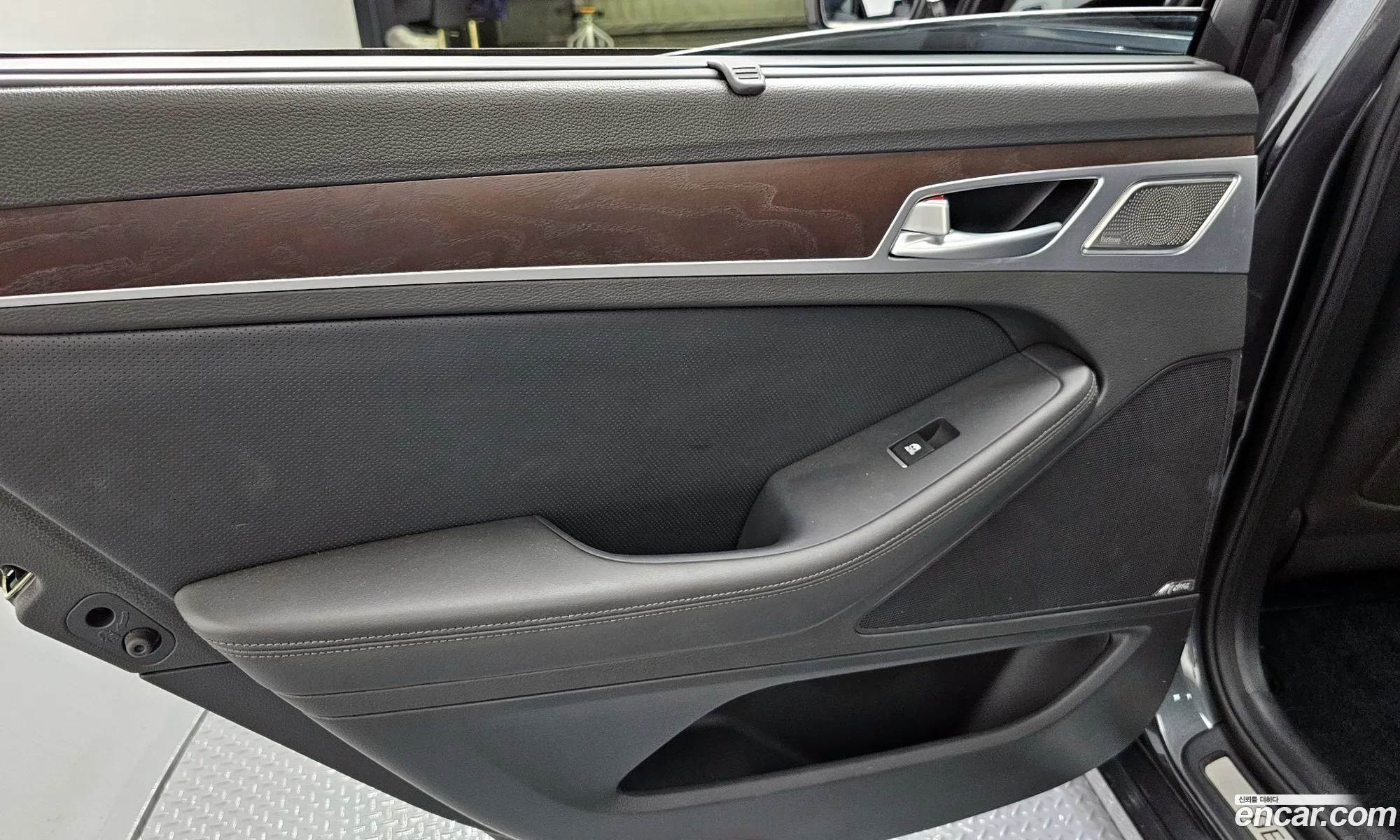 Genesis G80 2018 — 26
