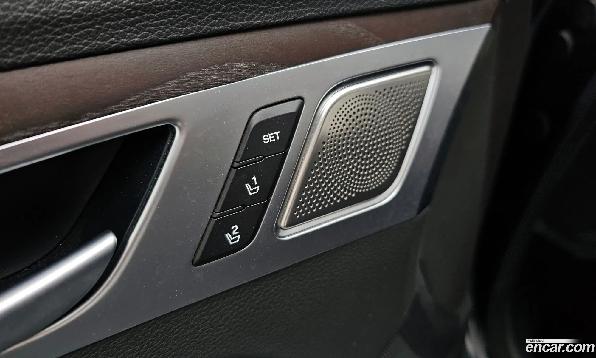 Genesis G80 2018 — 32