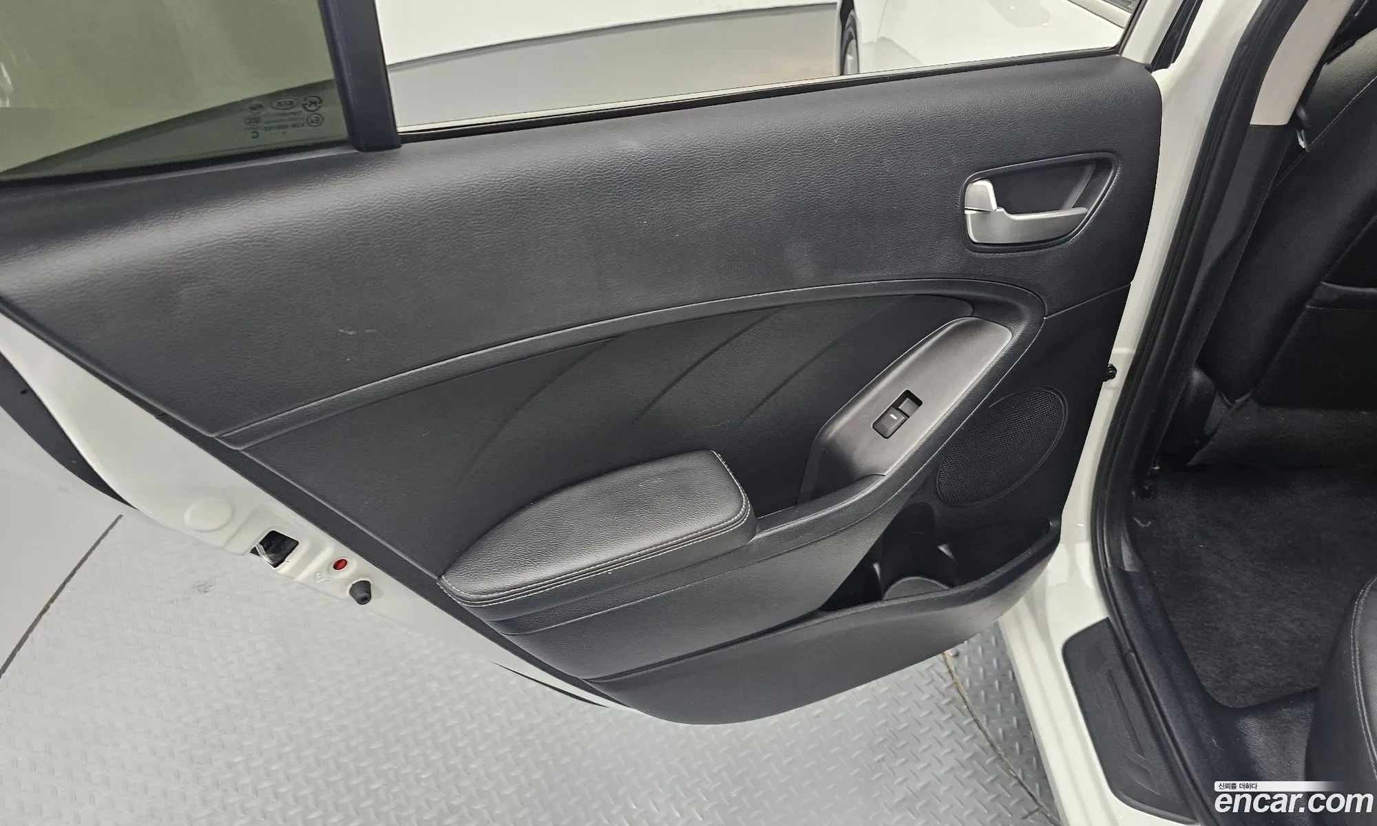 Kia K3 2014 KNAFK412BFA357561 — 17