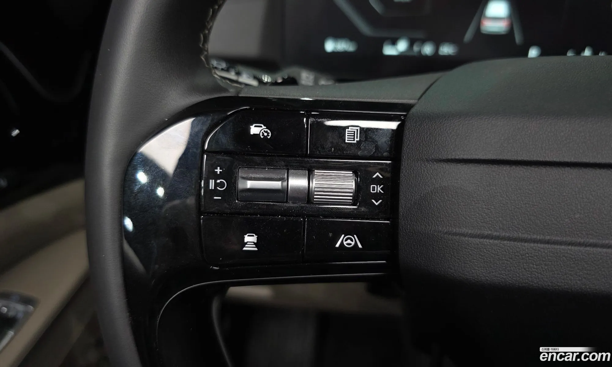 Kia Carnival 2025 KNANE81BBSS533054 — 9