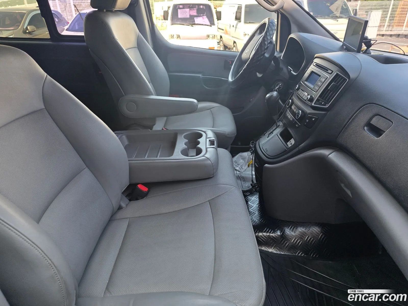 Hyundai Grand Starex 2016 — 17