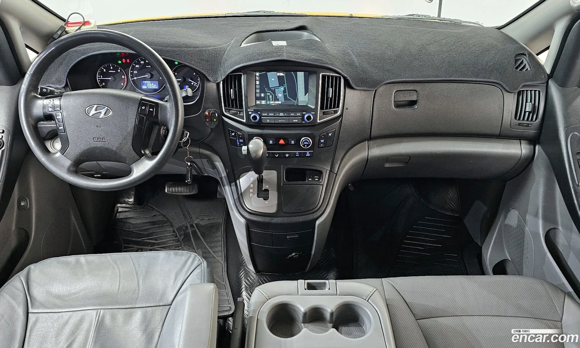 Hyundai Grand Starex 2018 — 28