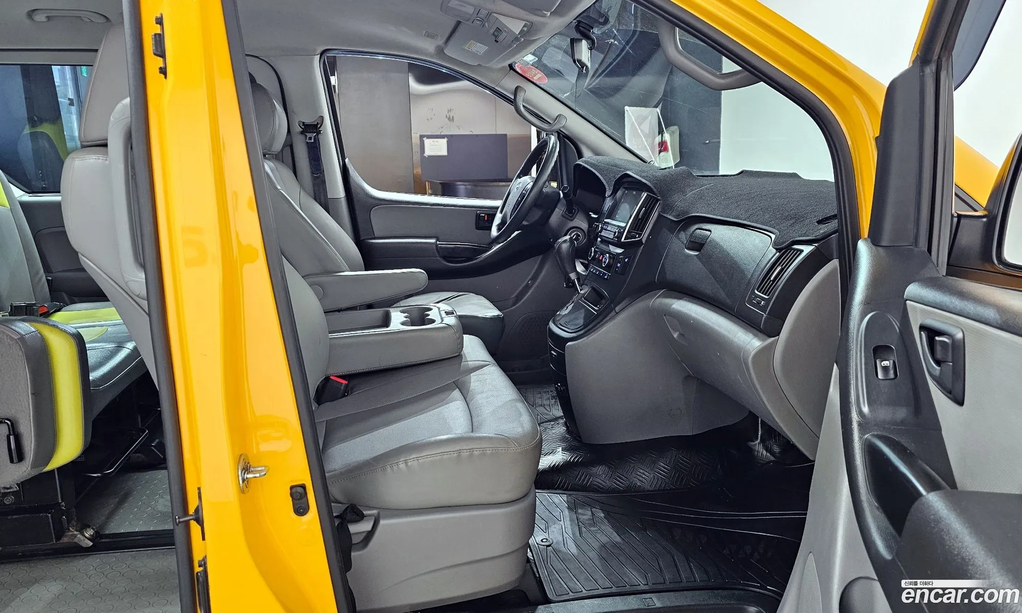 Hyundai Grand Starex 2018 — 17