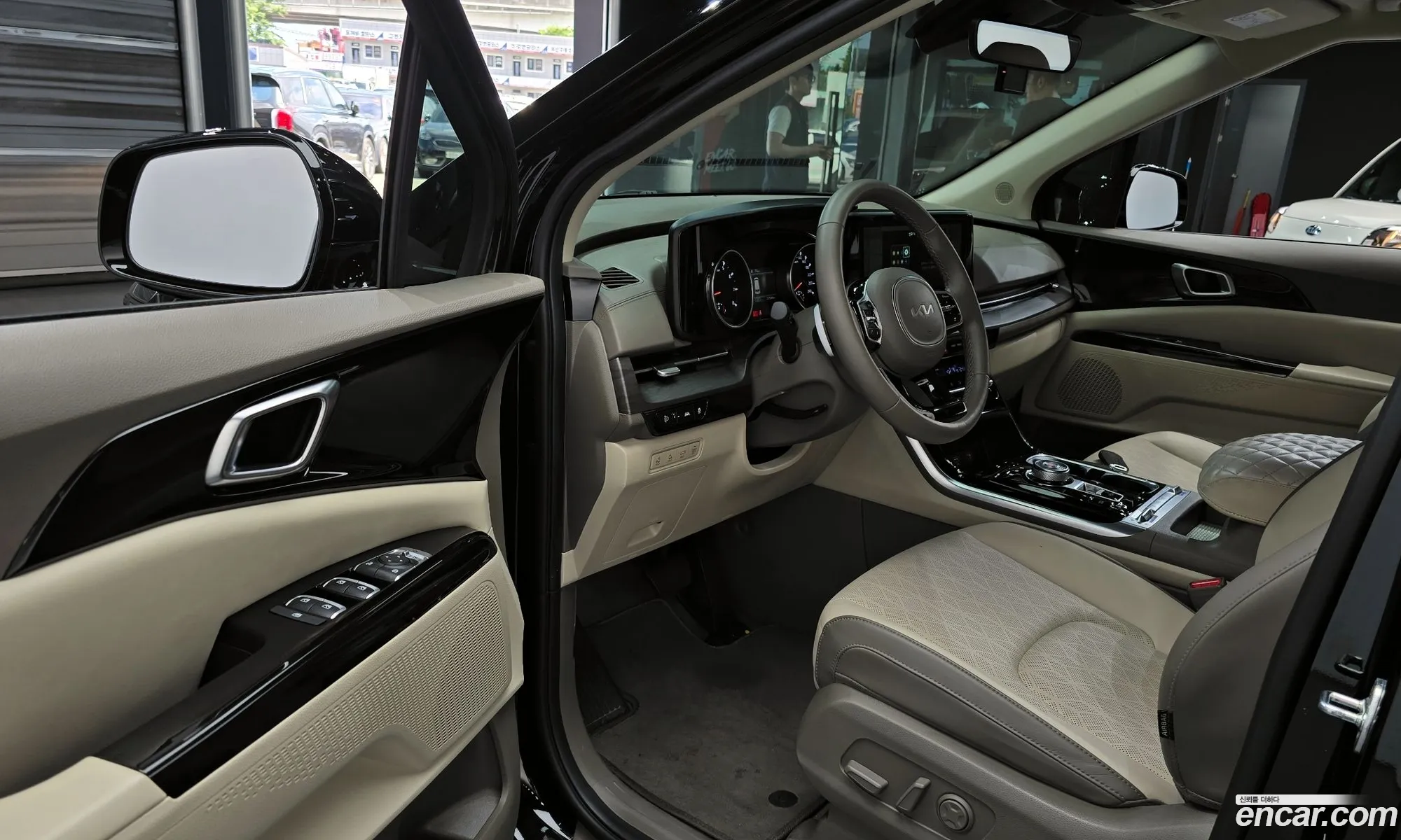Kia Carnival 2023 KNANC813BPS297316 — 3