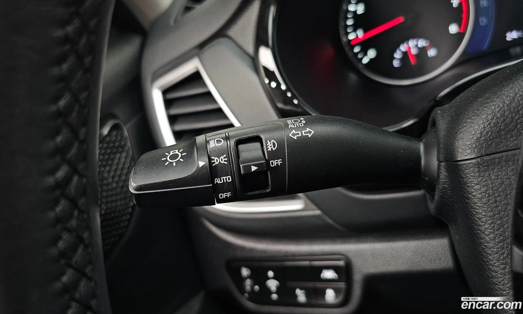 Kia Seltos 2019 KNAET812GLK003976 — 3