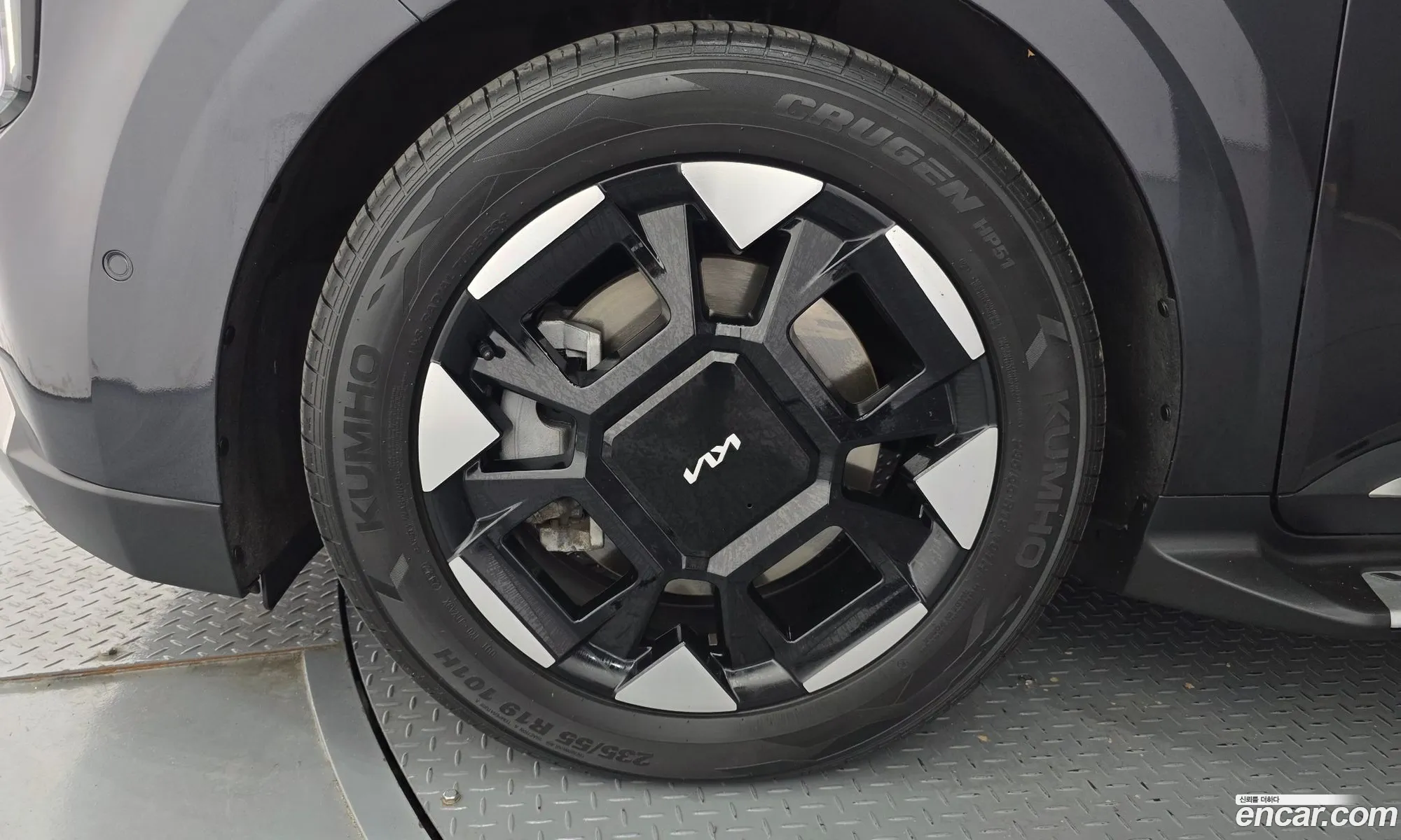 Kia Carnival 2024 KNANE81BBRS417296 — 10