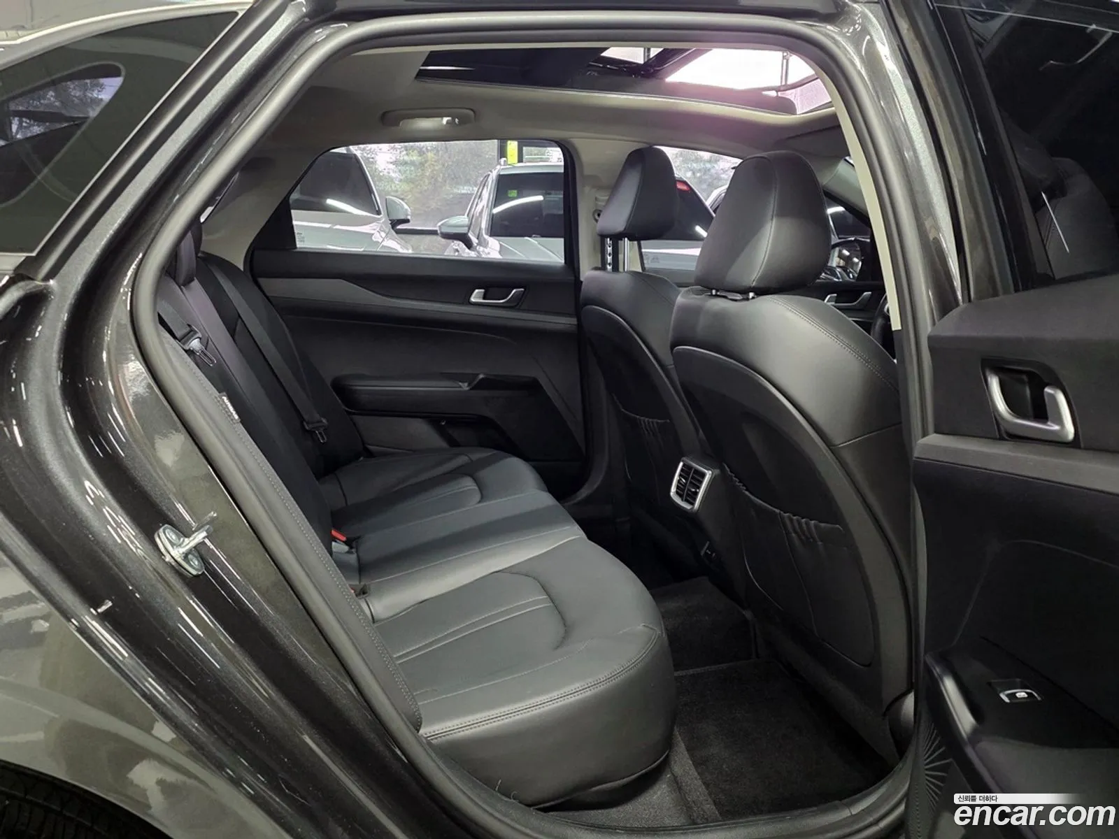 Kia K5 2023 — 8