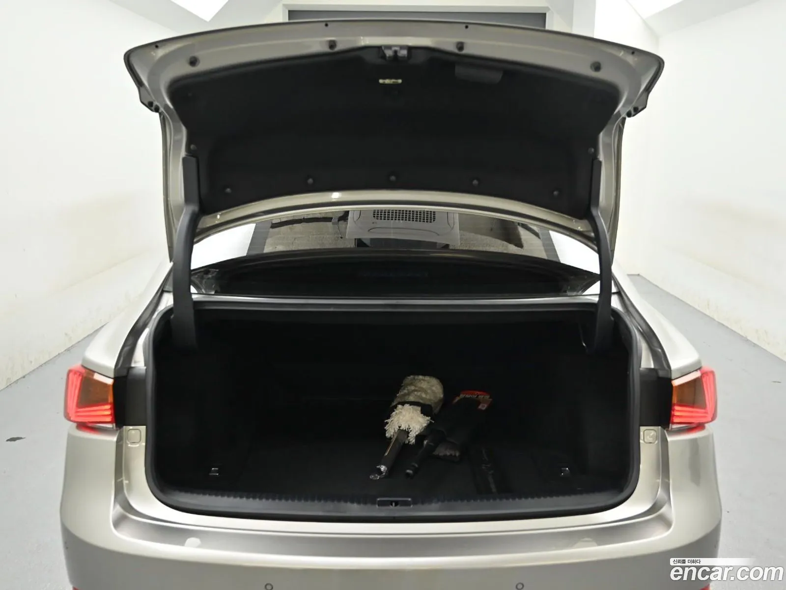 Lexus IS300 2019 JTHBA5D22K5094949 — 22