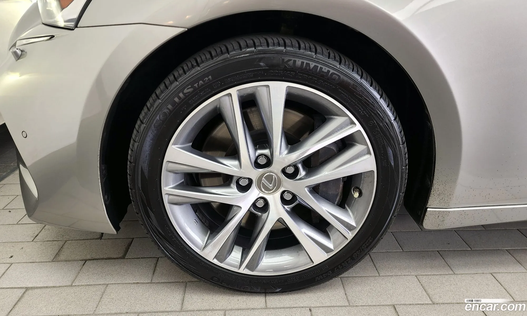 Lexus IS300 2019 JTHBA5D22K5094949 — 32