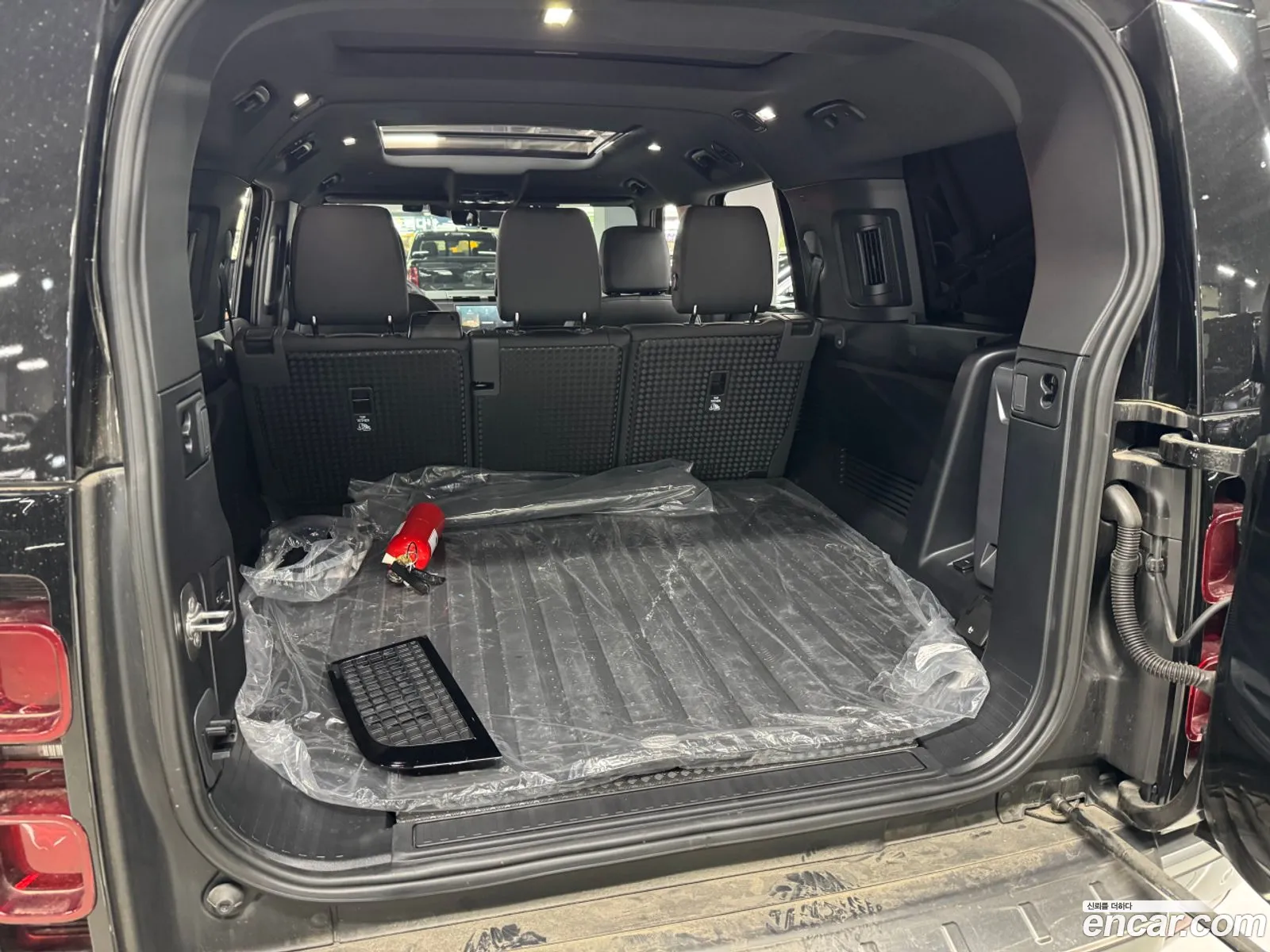 Land Rover Defender 2024 — 4