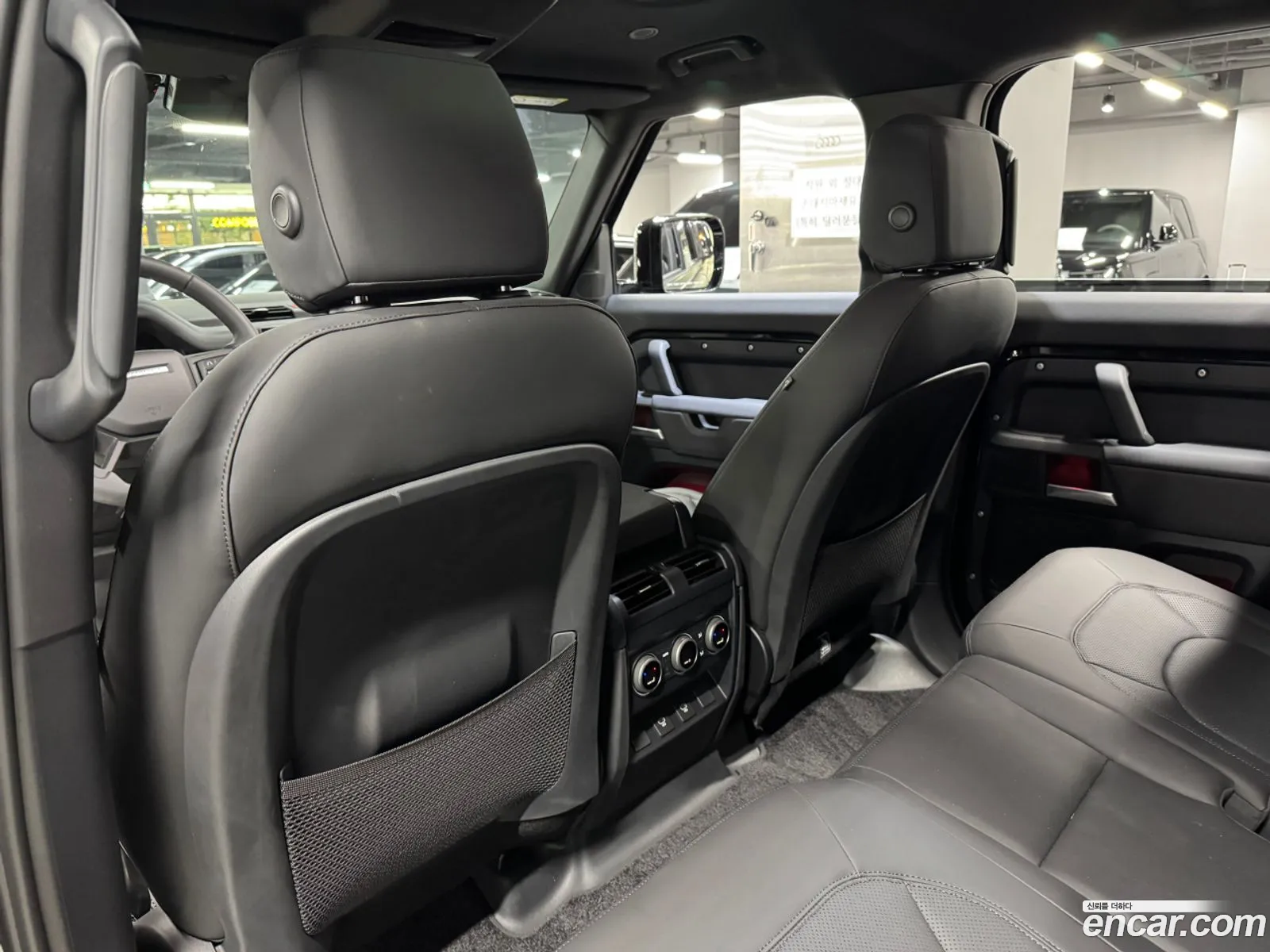 Land Rover Defender 2024 — 12