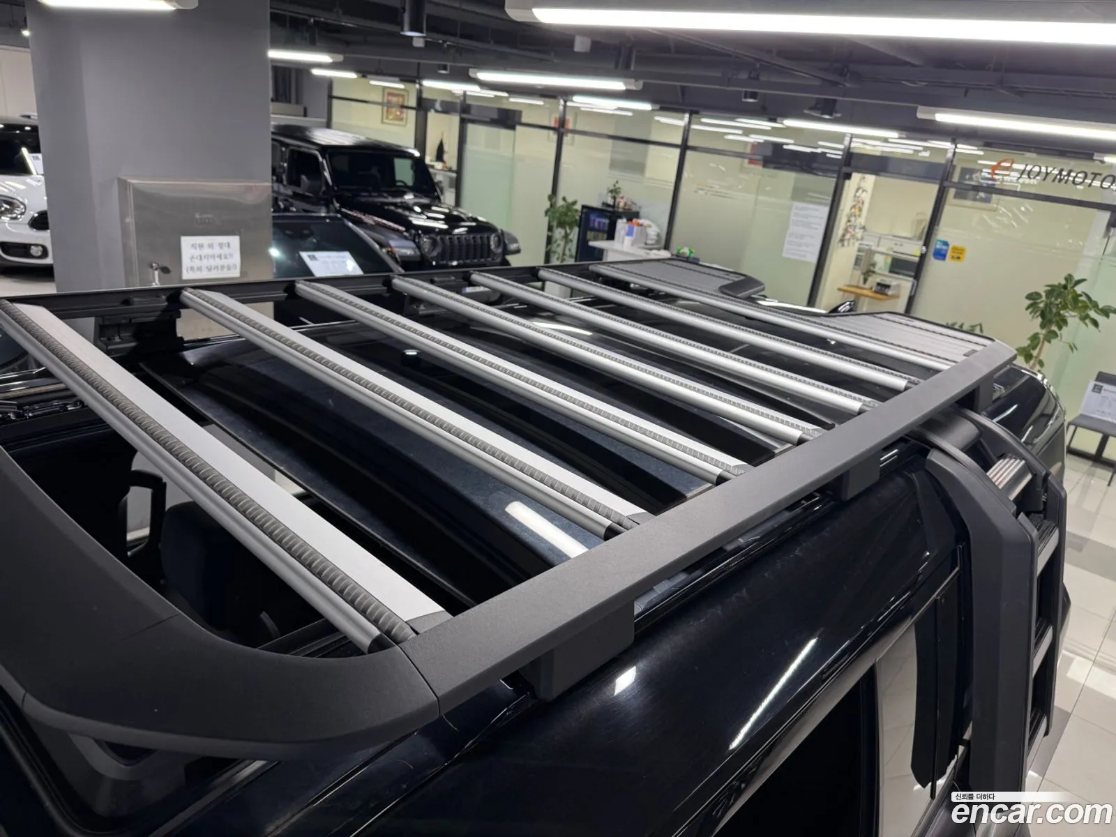 Land Rover Defender 2024 — 2