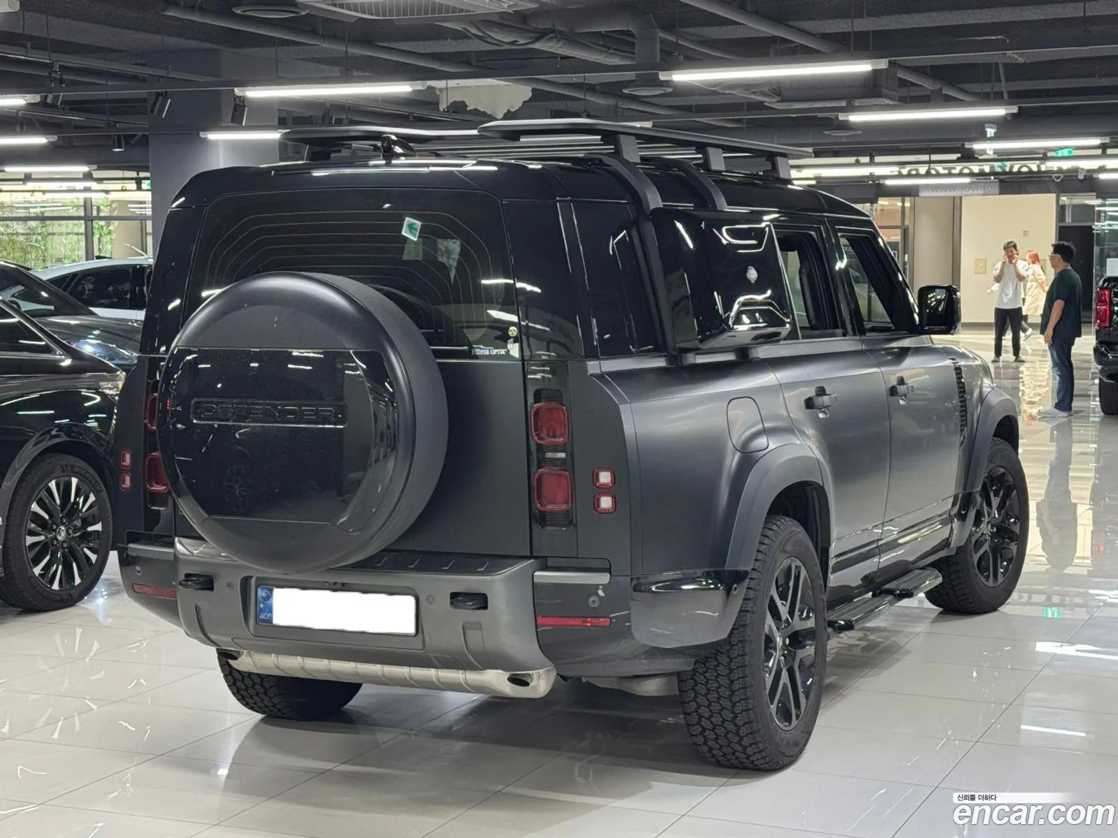 Land Rover Defender 2024 — 14