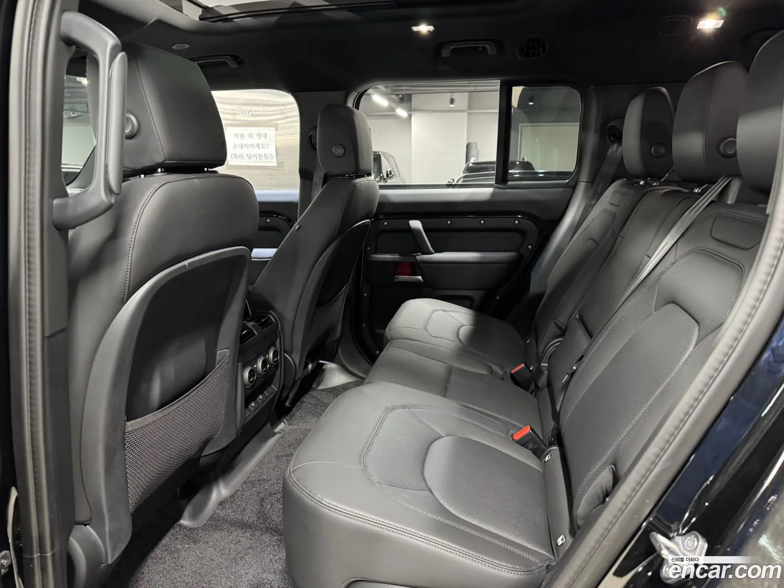 Land Rover Defender 2024 — 10