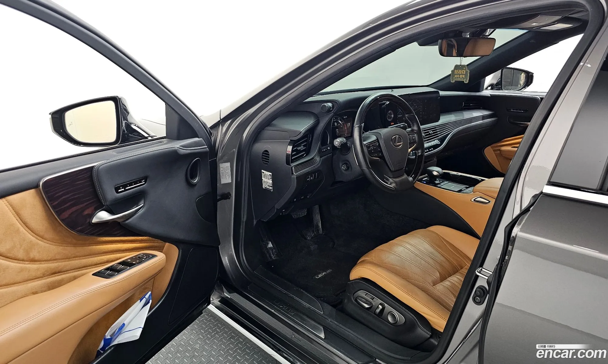 Lexus LS500 2022 JTHD51GF7N5010455 — 15
